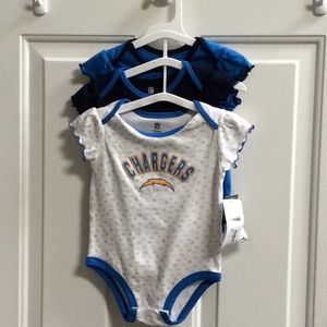 💕💕new NFL Chargers 3 girls onesies